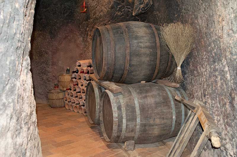 Ven a visitar nuestra bodega del S.XVII